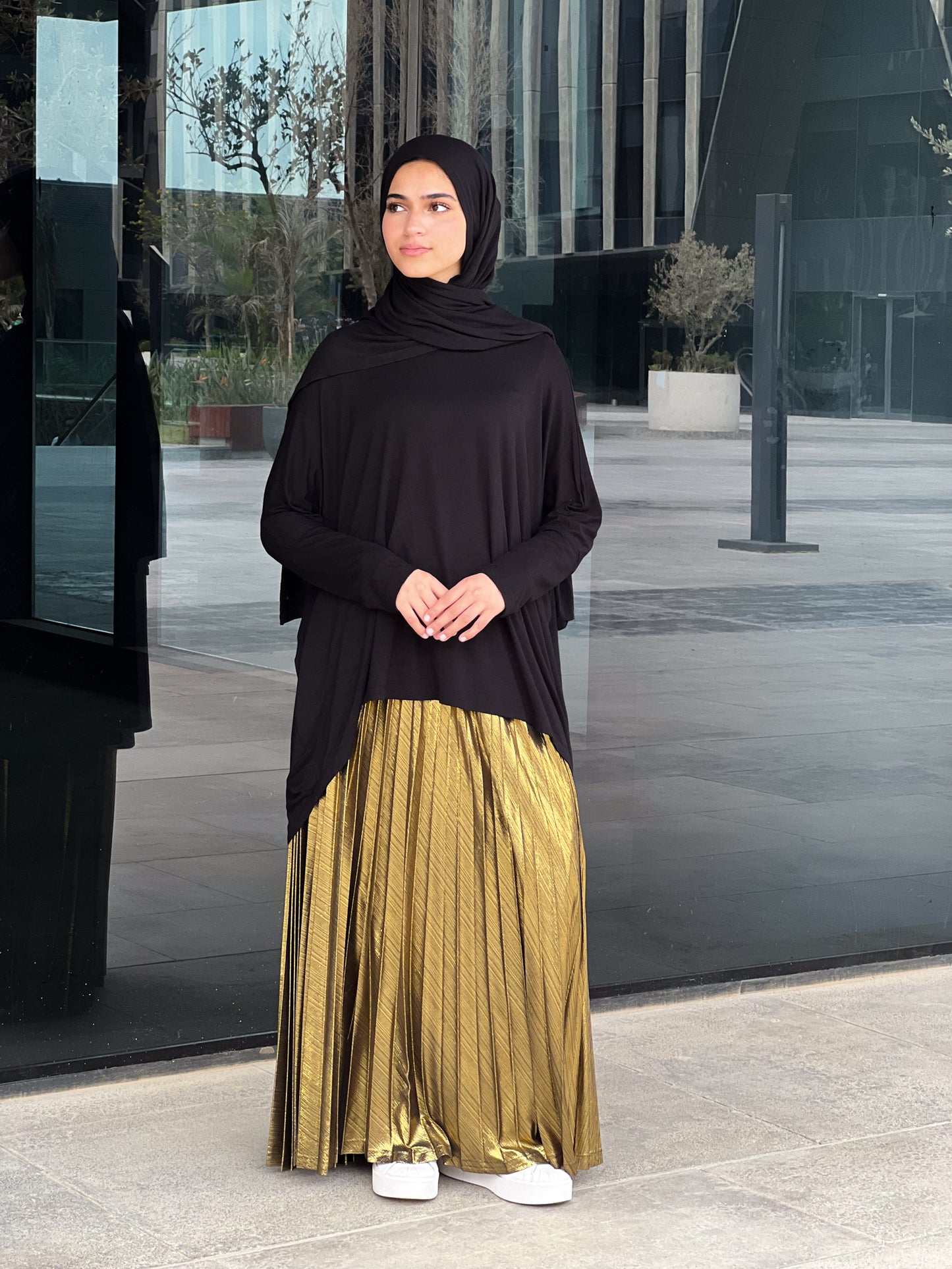 Shimmery Pleats Perfection - Gold