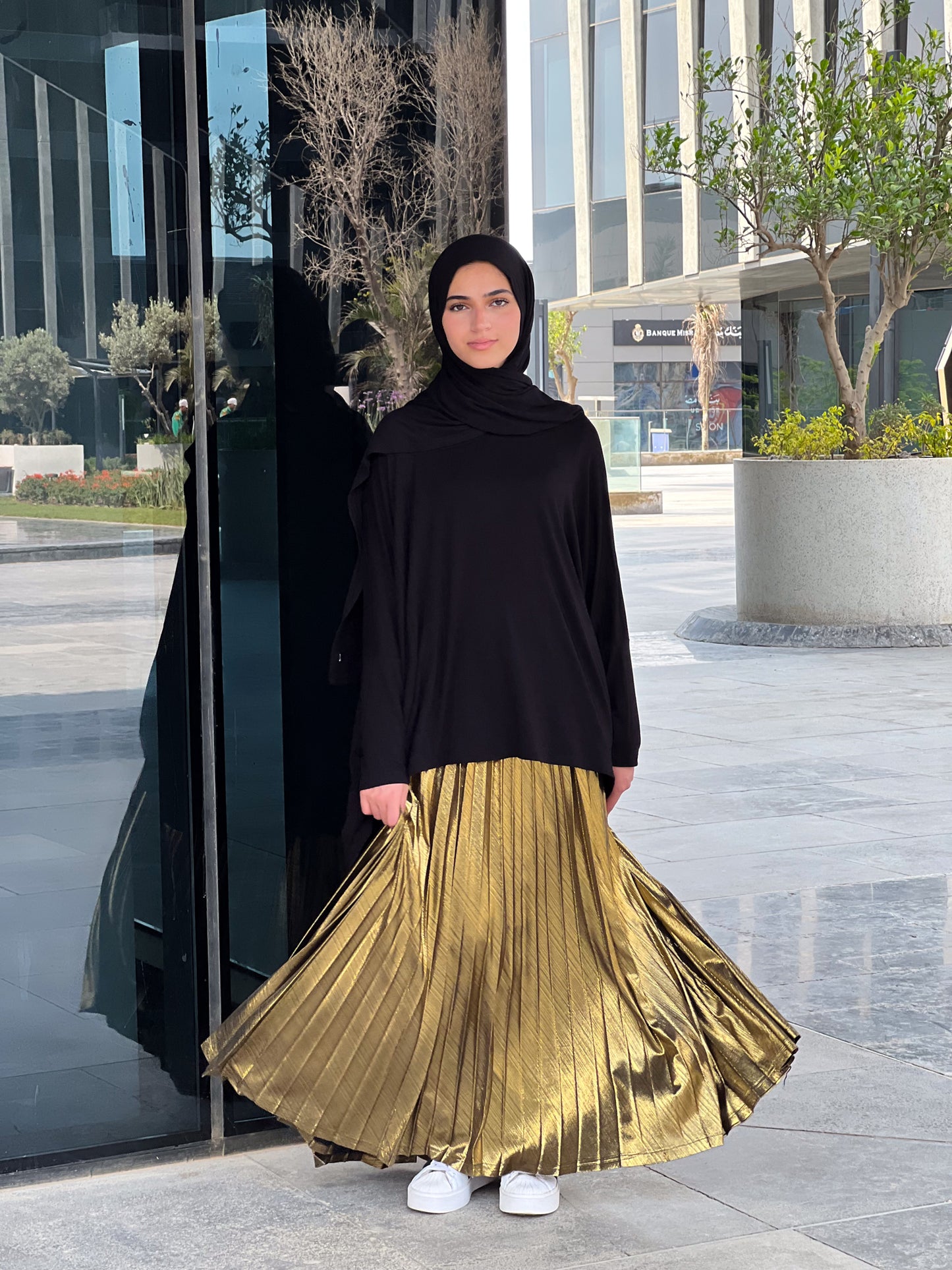 Shimmery Pleats Perfection - Gold