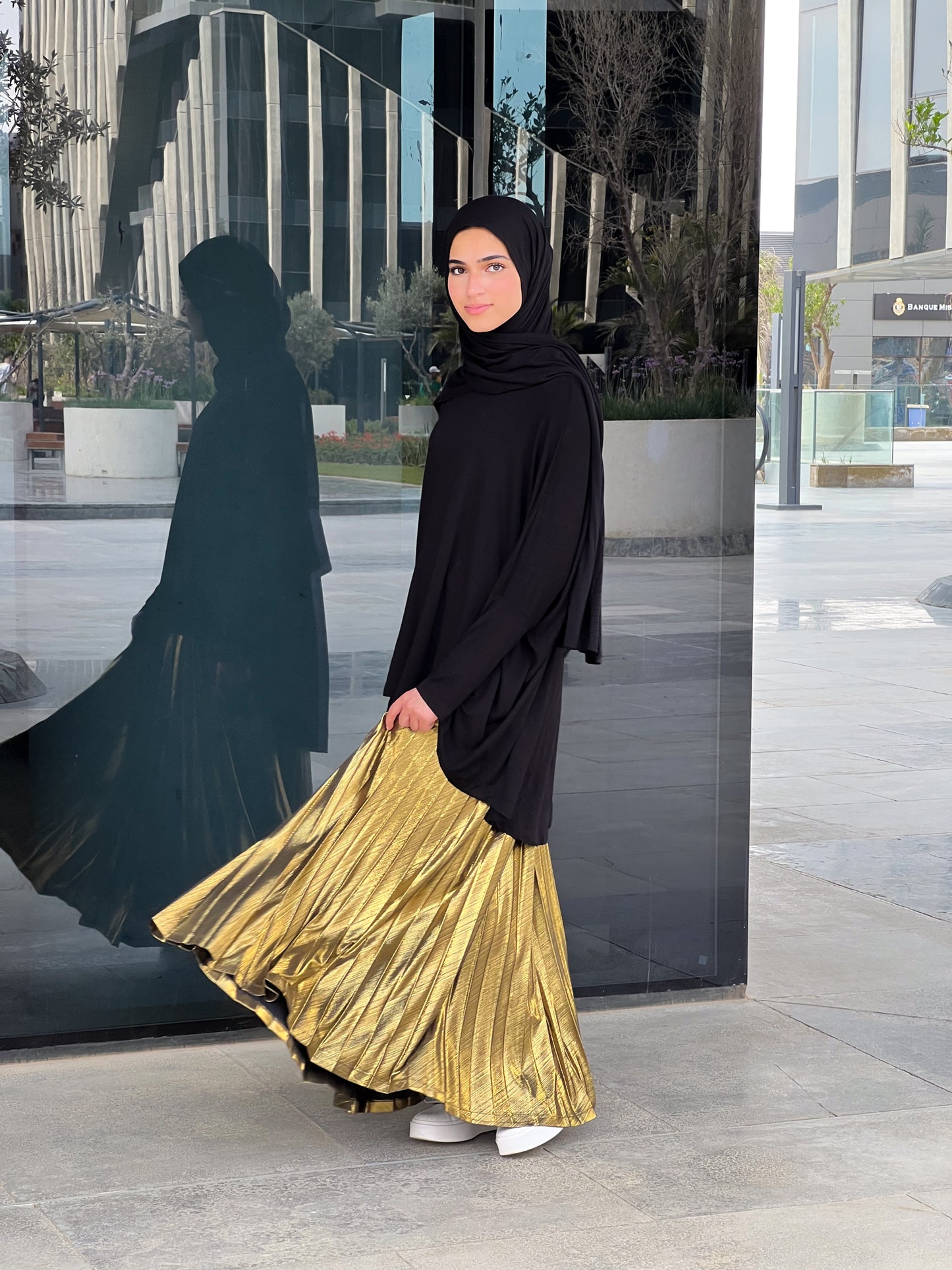 Shimmery Pleats Perfection - Gold