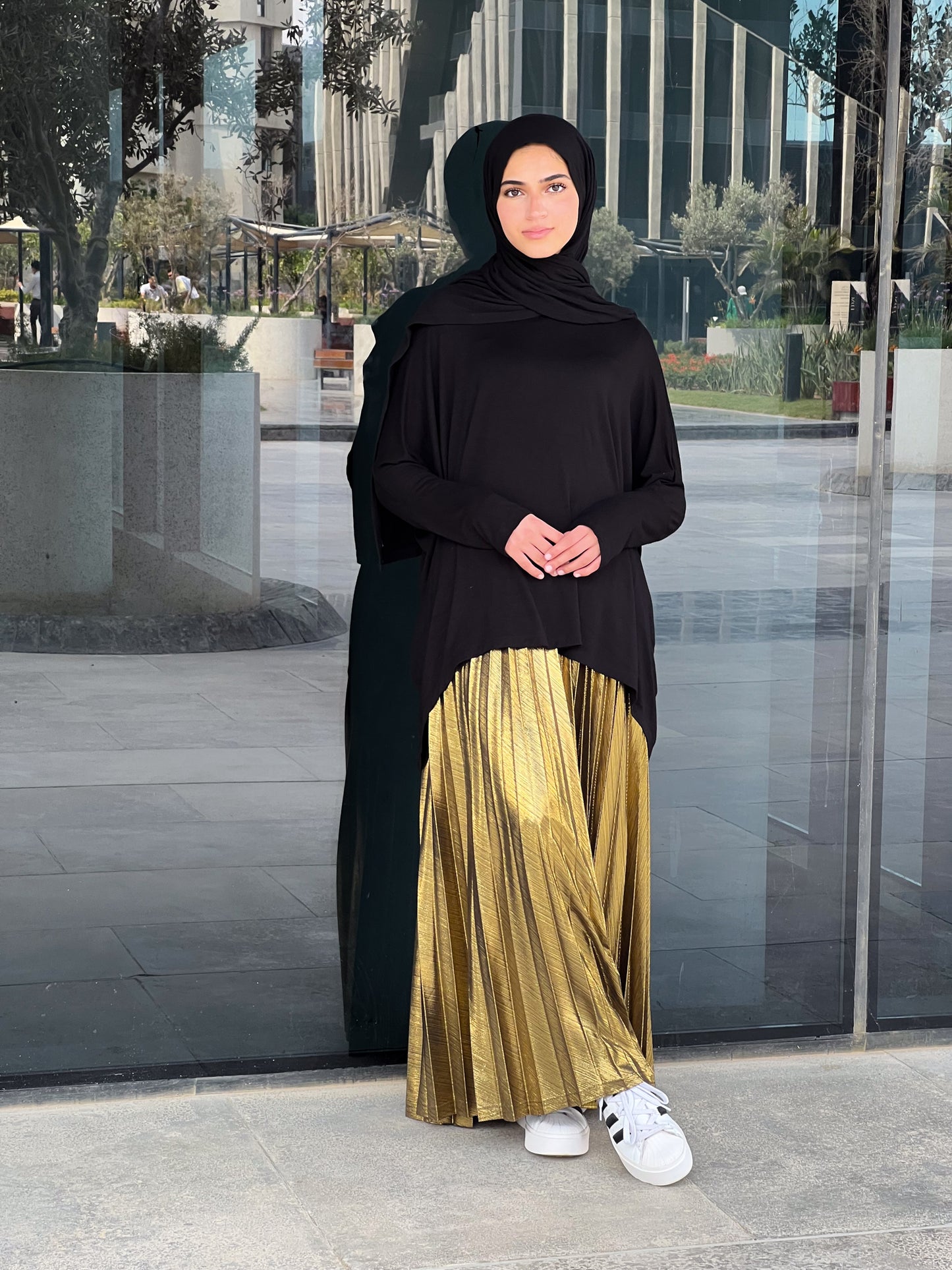 Shimmery Pleats Perfection - Gold