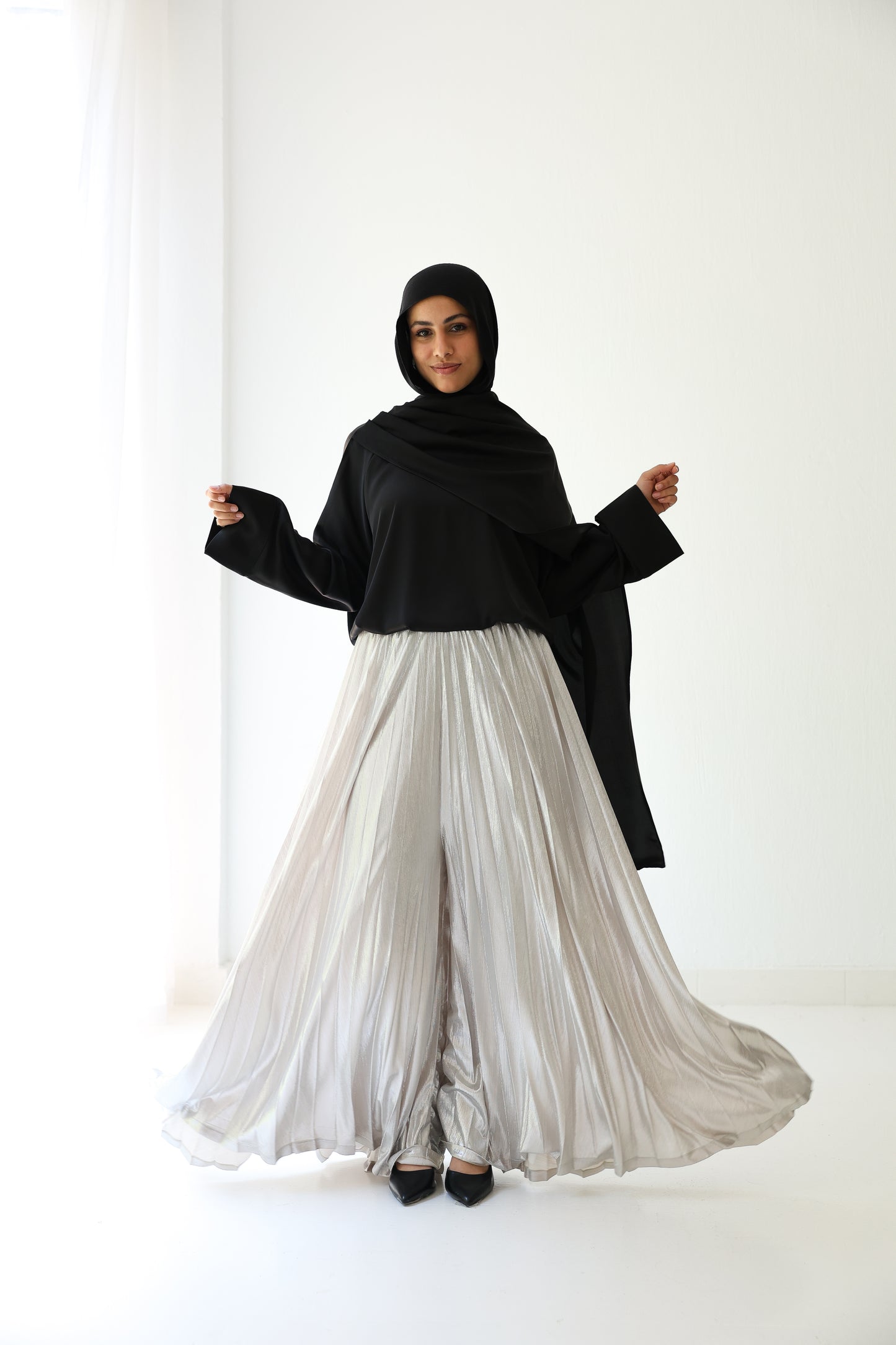 Shimmery Pleated Pants - White silver