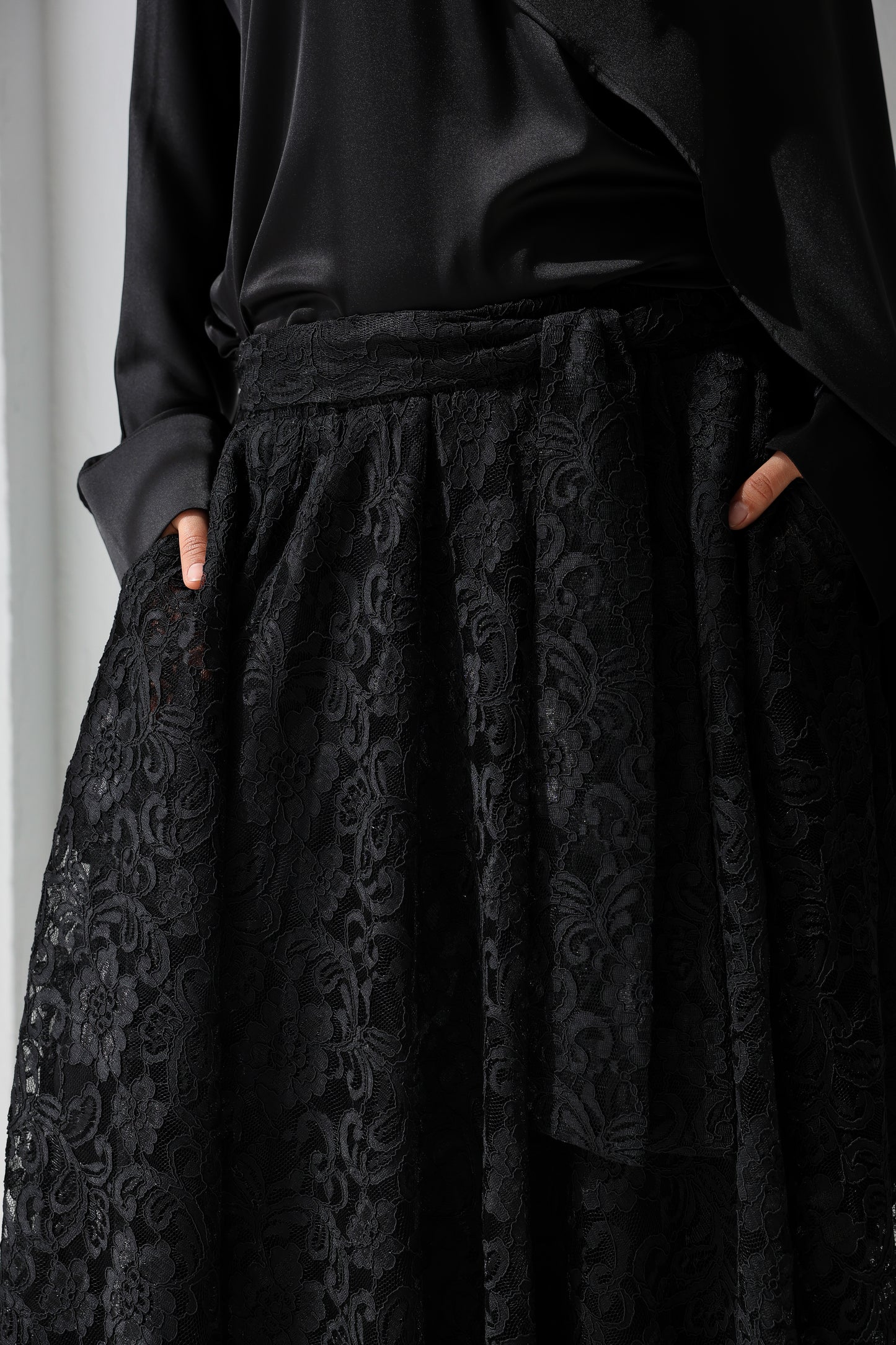 Cloche lace Skirt - Black