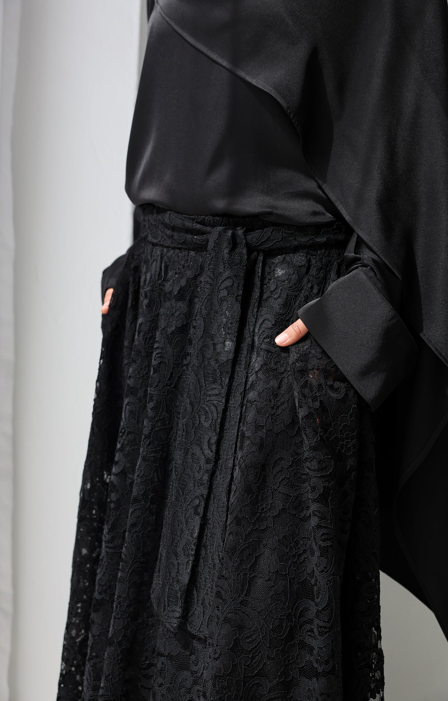Cloche lace Skirt - Black