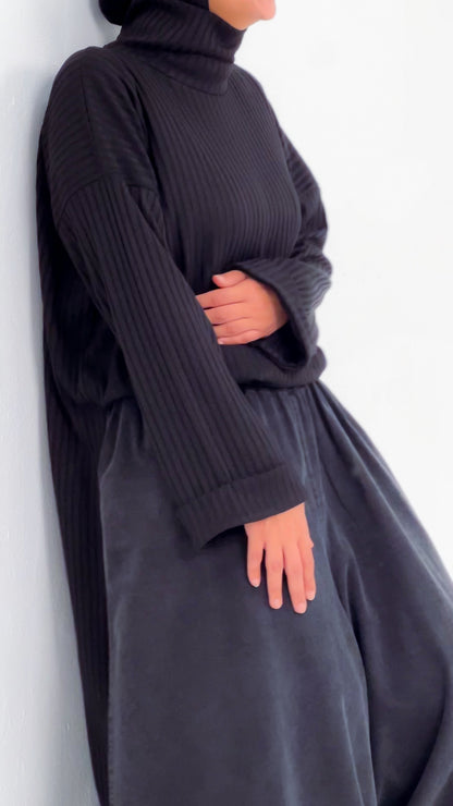 Ribbed Retreat - Black