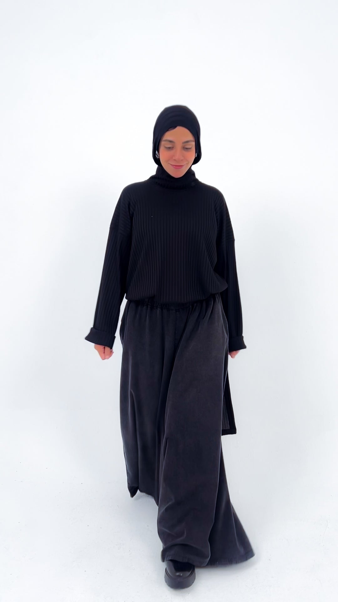 Ribbed Retreat - Black