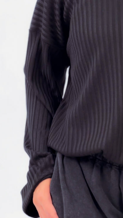 Ribbed Retreat - Black