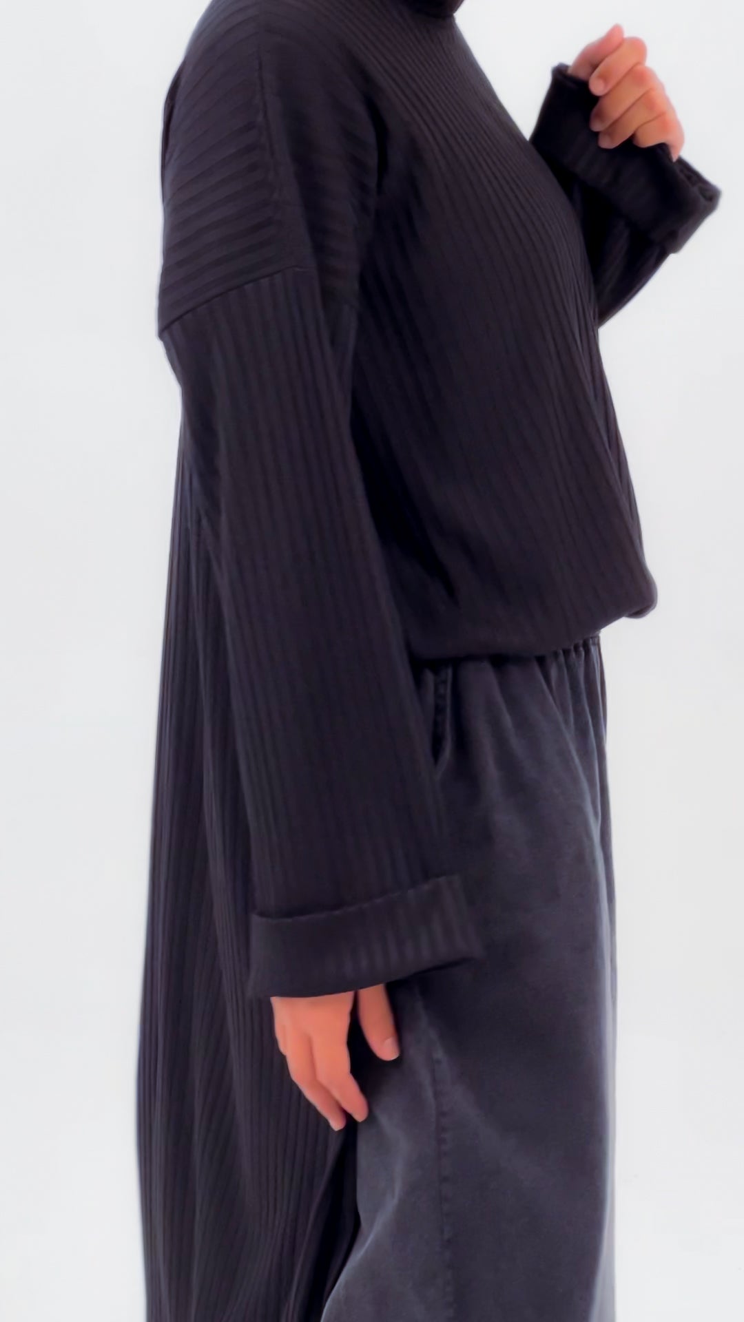 Ribbed Retreat - Black