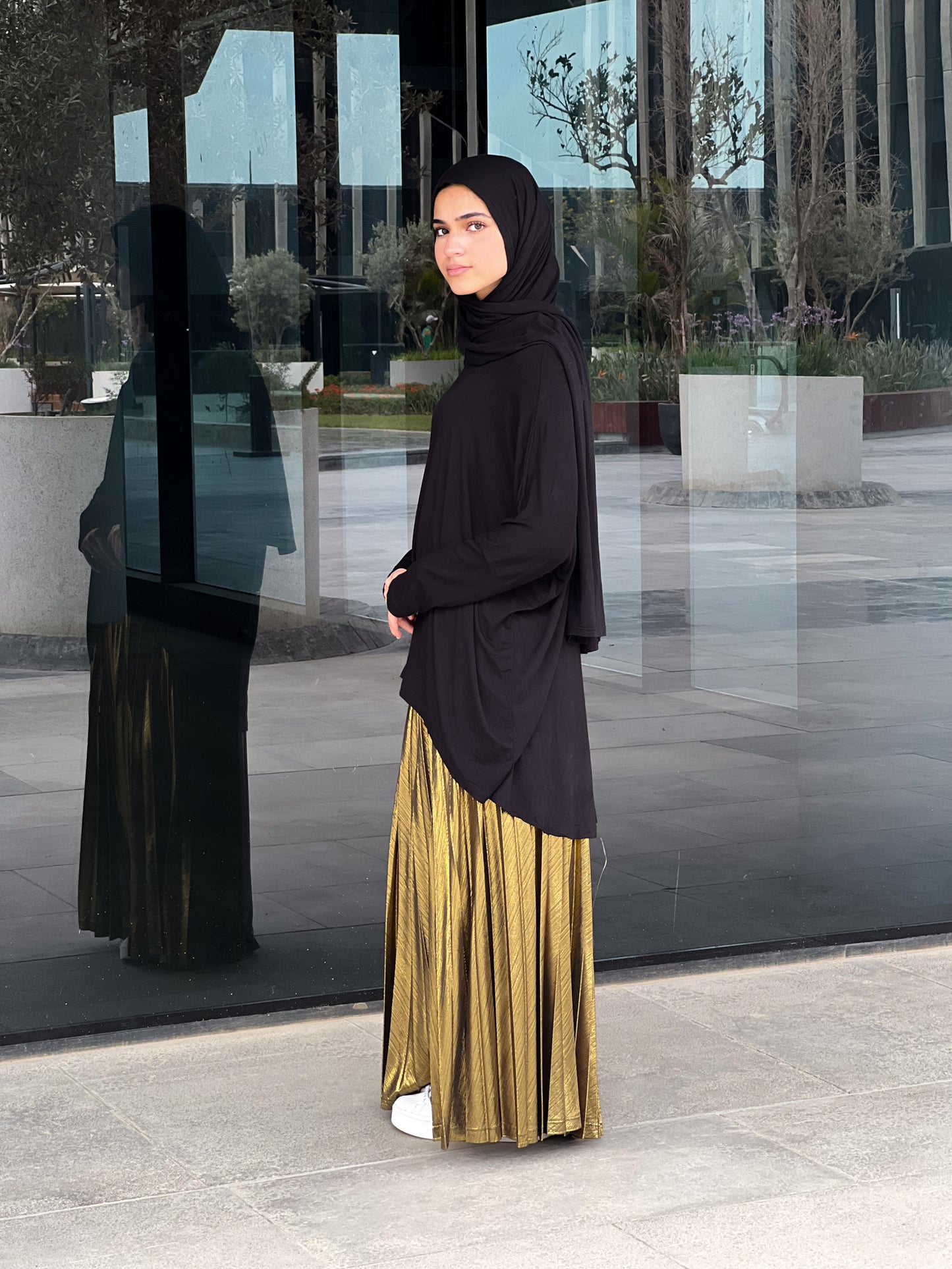 Shimmery Pleats Perfection - Gold