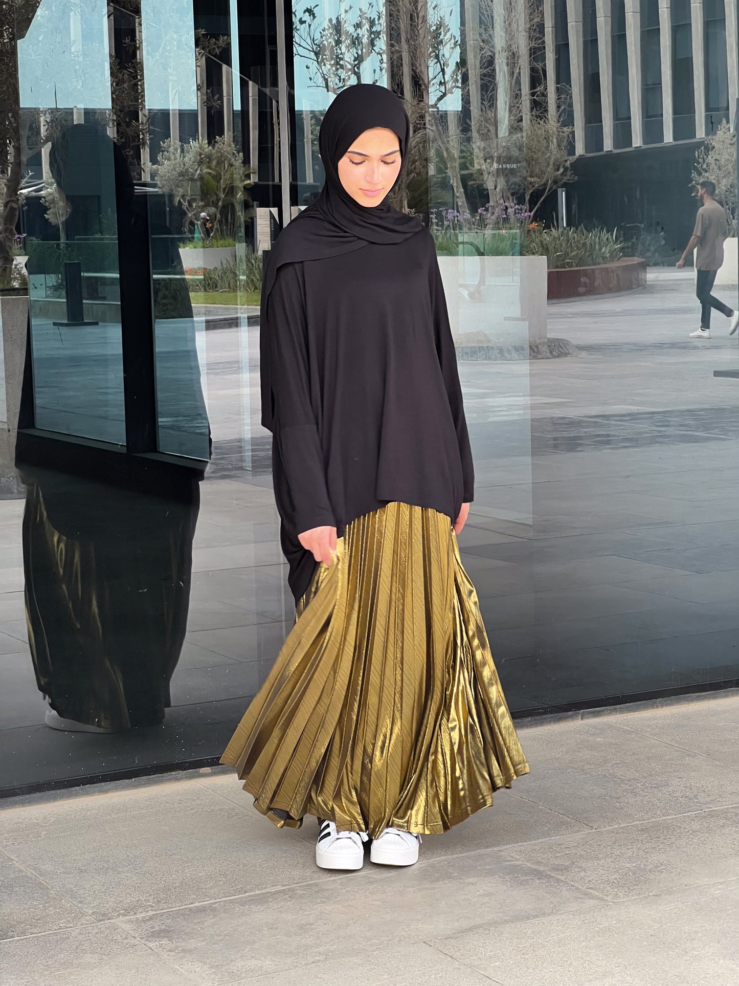 Shimmery Pleats Perfection - Gold