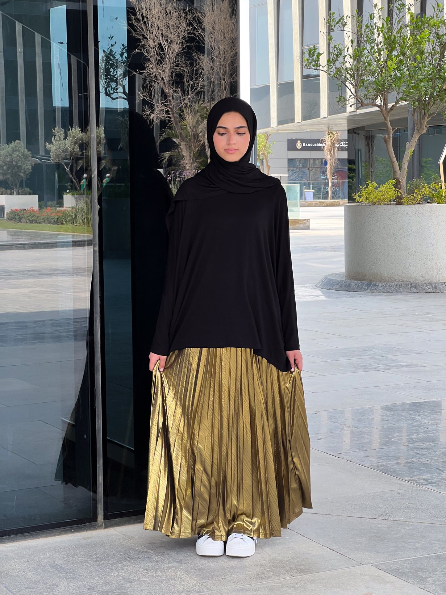 Shimmery Pleats Perfection - Gold
