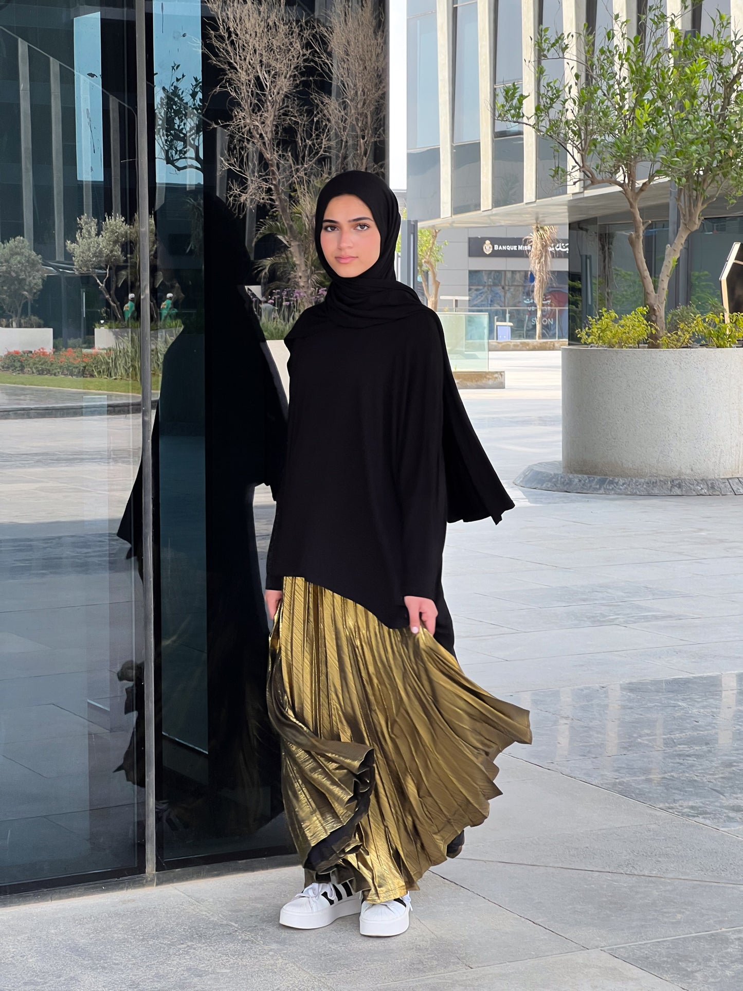 Shimmery Pleats Perfection - Gold