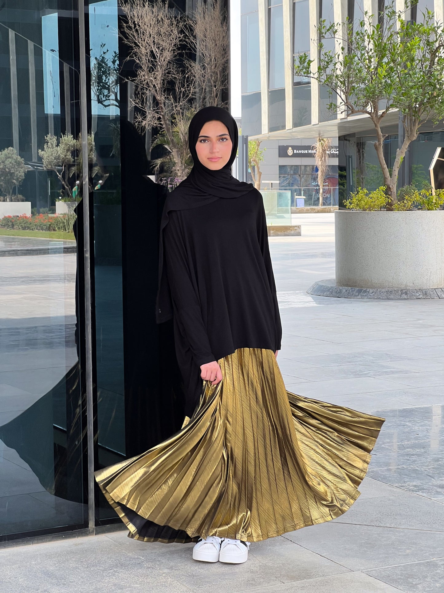 Shimmery Pleats Perfection - Gold