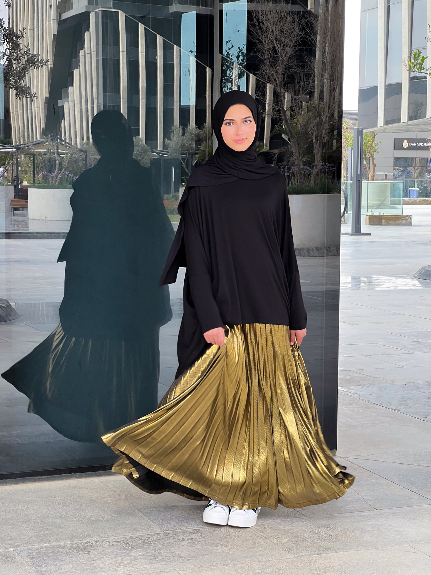 Shimmery Pleats Perfection - Gold