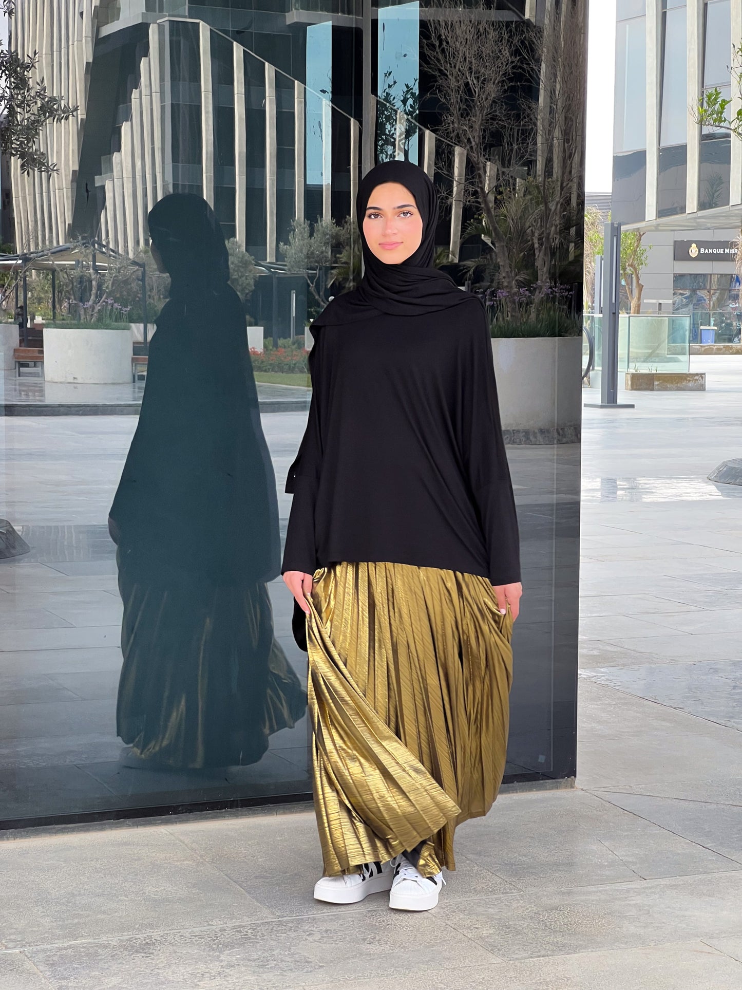 Shimmery Pleats Perfection - Gold