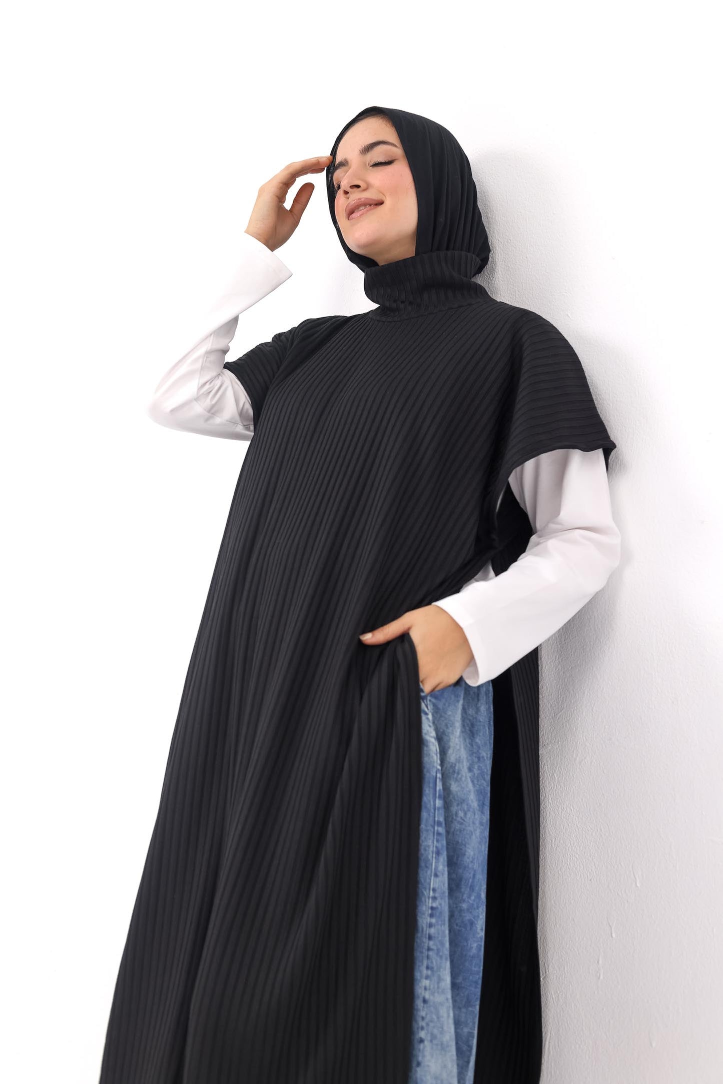 Slit & Sway Cape - Black