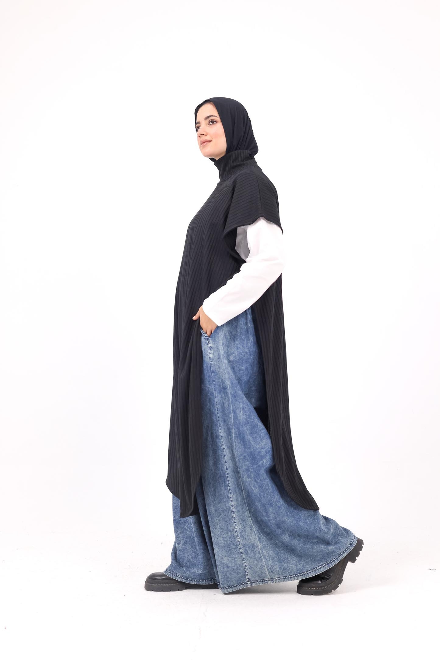 Slit & Sway Cape - Black