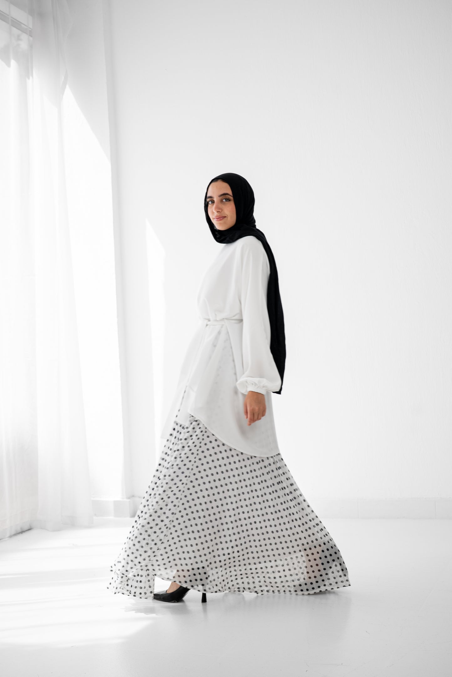 Pleats Perfection - Polka Dots White