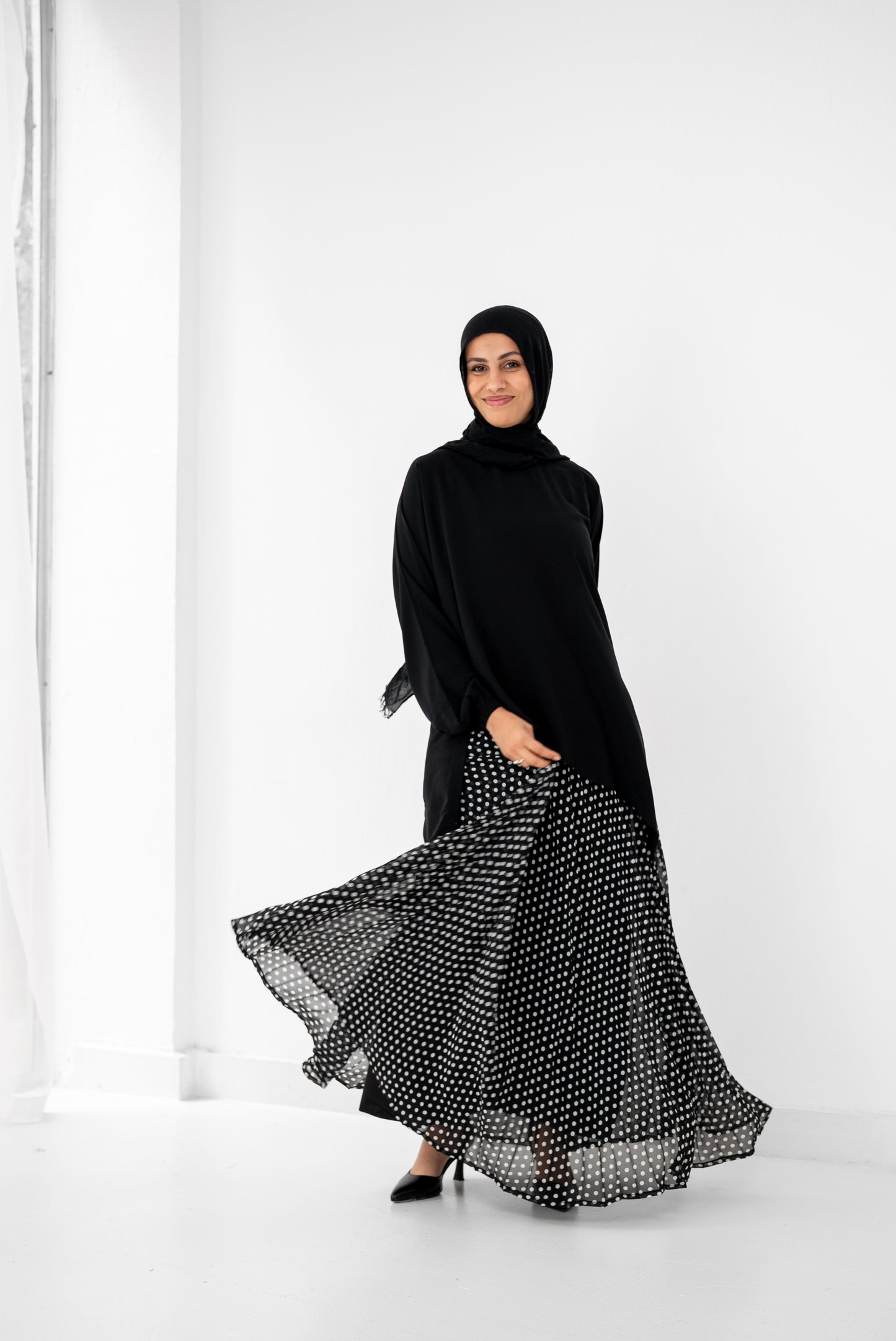 Pleats Perfection - Polka Dots Black