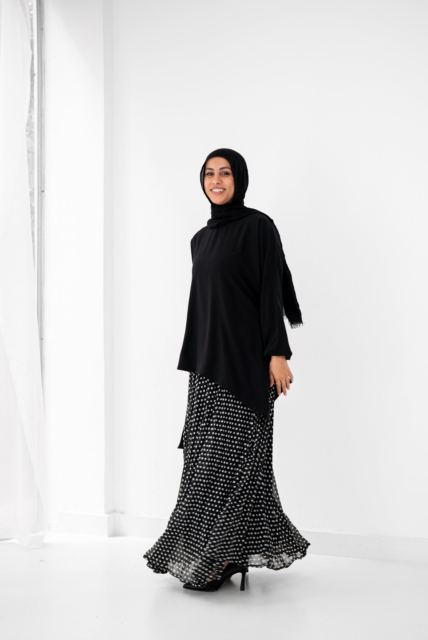 Pleats Perfection - Polka Dots Black