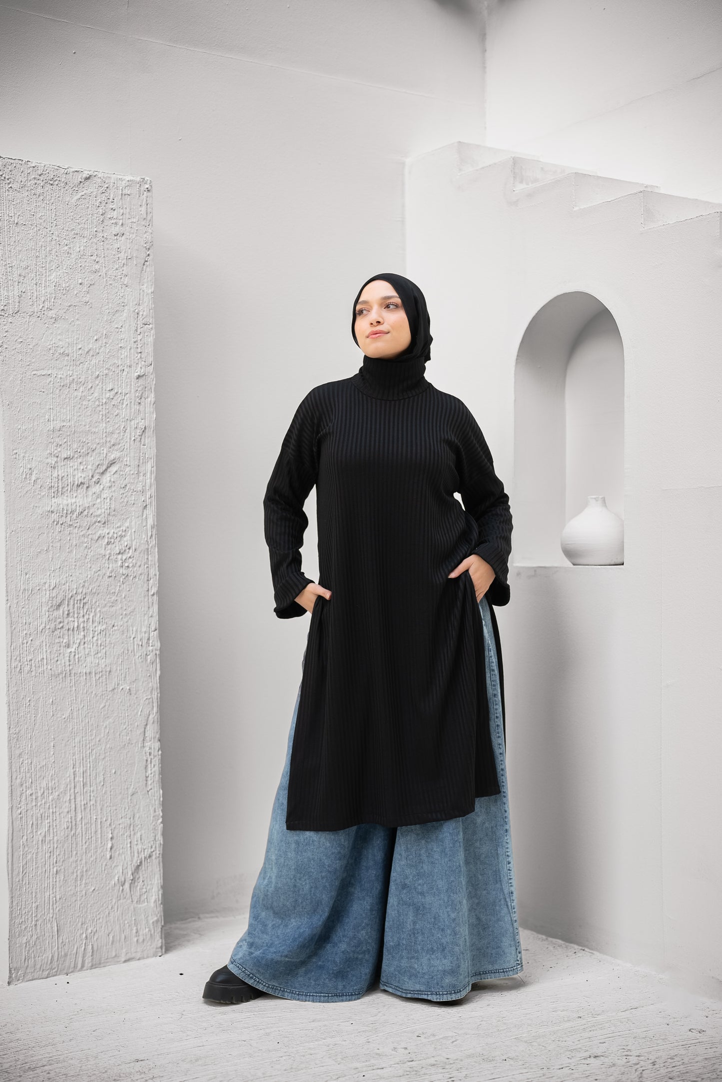 Ribbed Retreat - Black