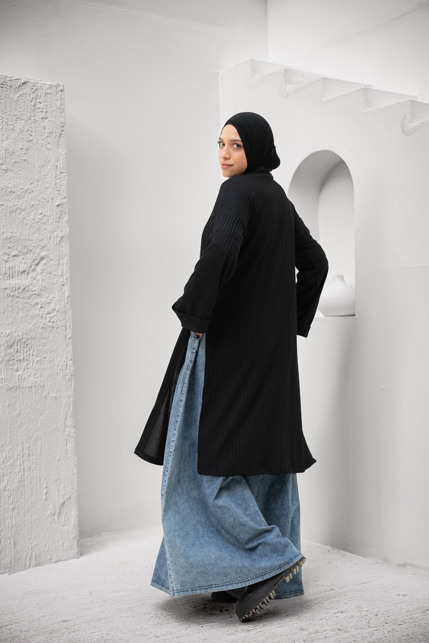 Ribbed Retreat - Black